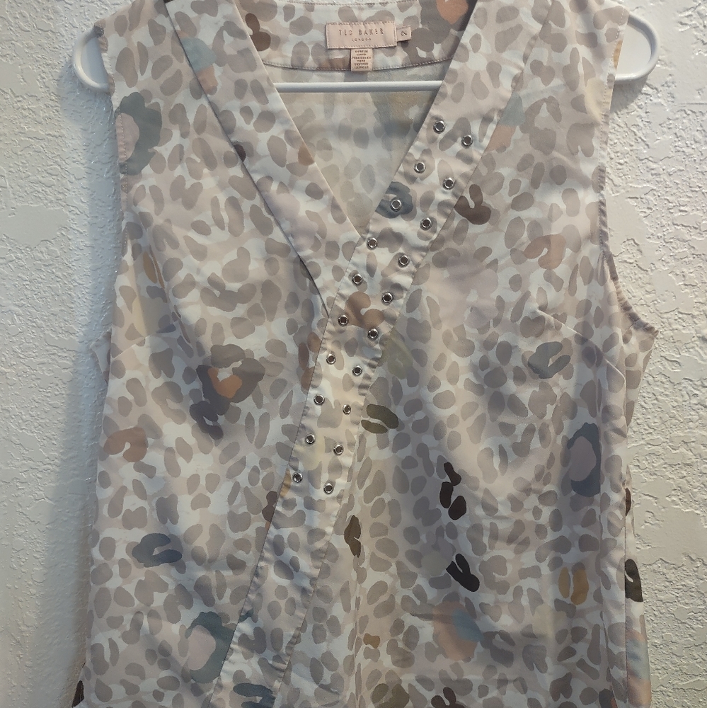 Ted Baker NEW WITHOUT TAGS v-neck eyelet blouse In dusky pink SIZE US SMALL 4-6